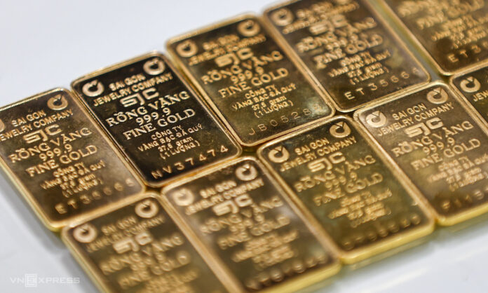 Rows of gold bullion bars