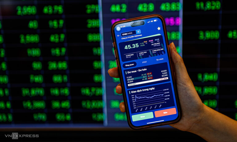 Chứng Khoán 2026: Họ Vin Tăng Trần Cứu Thị Trường – VIC + VHM Hút Thanh Khoản Lớn, Ngược Dòng Khi VN-Index Giảm Gần 9 Điểm!