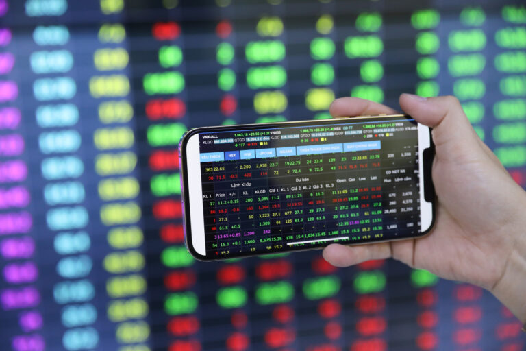 Chứng Khoán 2026: VN-Index Khởi Sắc Tăng 7 Điểm Lên 1.813 – Cổ Phiếu Vốn Hóa Vừa & Nhỏ Hút Tiền!