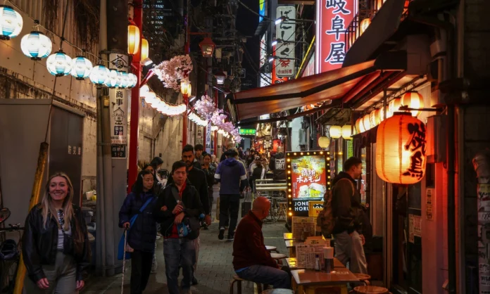 Izakaya Nhật Bản chật vật: Khủng hoảng chi phí & thay đổi lối sống