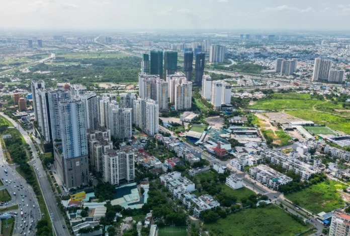 Thị trường BĐS Việt: “Tháng Ngâu” Hay Áp Lực Sâu Rộng?