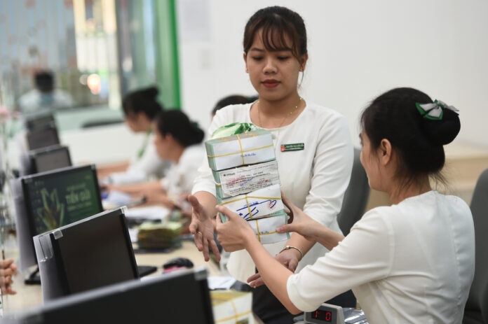 Lãi suất cho vay lên 10,7%: Phân tích hiệu ứng dây chuyền và tác động kinh tế