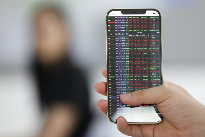 VN-Index Rút Lui: Phân Tích Áp Lực Bán Mạnh Từ Nhóm Vingroup