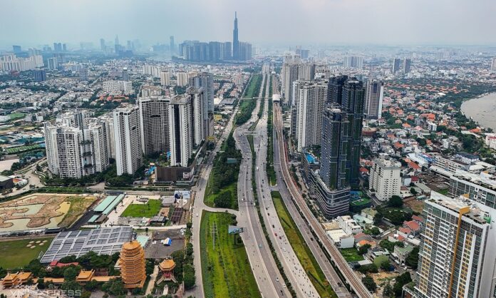 Bất động sản Việt: Cảnh báo khủng hoảng thừa nhà sang và lối thoát