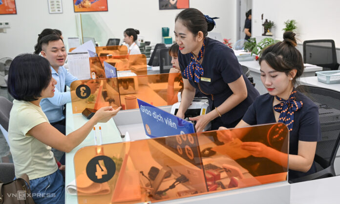 Mỗi ngày dân cư gửi thêm 7.000 tỷ đồng vào ngân hàng: Toàn cảnh