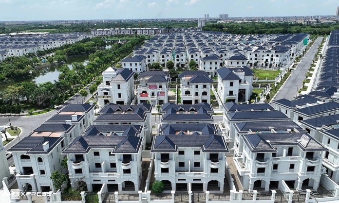 Biệt thự liền kề Hà Nội: Nguồn cung tăng vọt, thanh khoản nghẽn