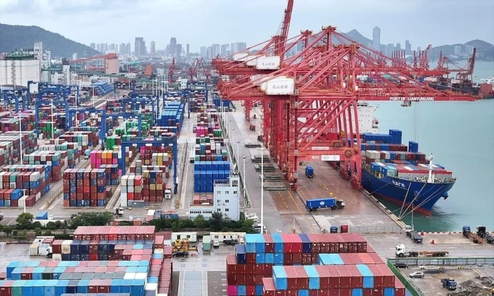 Kinh tế Trung Quốc quý III tăng 4,5%: Cú hích từ công nghệ AI