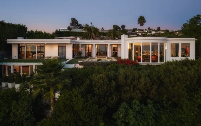 Biệt thự 23,5 triệu USD của Jeff Hyland lên sàn Beverly Hills